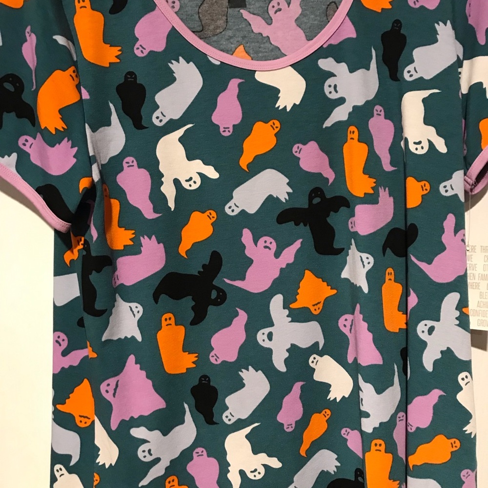 3/$12. LulaRoe classic tee large